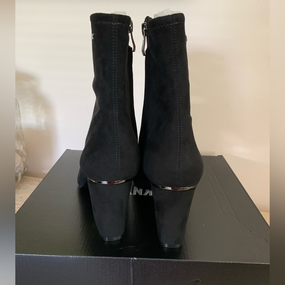 DKNY Women's Cavale Ankle Booties - Picture 9 of 16